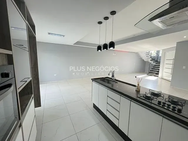 Sobrado com 212m² 3 quartos e 4 banheiros, à venda, no bairro Wanel Ville em Sorocaba