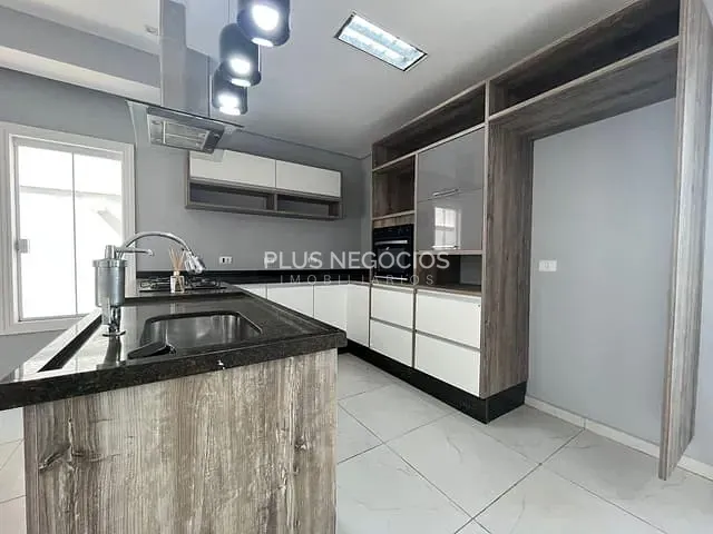 Sobrado com 212m² 3 quartos e 4 banheiros, à venda, no bairro Wanel Ville em Sorocaba