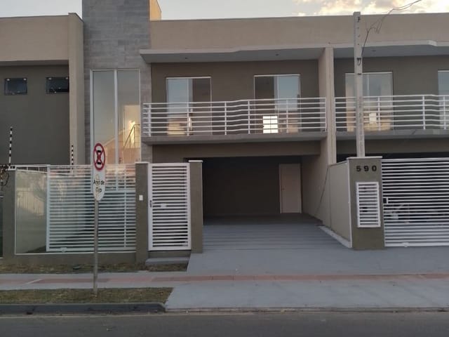 Sobrado com 149m² 3 quartos e 2 banheiros, à venda, no bairro Cidade Jardim em São José dos Pinhais