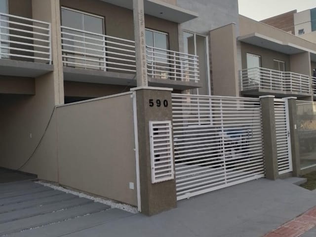 Sobrado com 149m² 3 quartos e 2 banheiros, à venda, no bairro Cidade Jardim em São José dos Pinhais