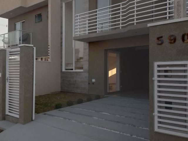 Sobrado com 149m² 3 quartos e 2 banheiros, à venda, no bairro Cidade Jardim em São José dos Pinhais