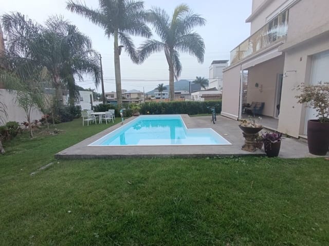 Sobrado com 471m² 4 quartos e 4 banheiros, à venda, no bairro Cachoeira do Bom Jesus em Florianópolis