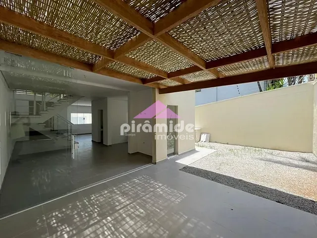 Sobrado com 200m² 4 quartos e 5 banheiros, à venda, no bairro Juquehy em São Sebastião