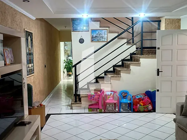 Sobrado 4 quartos e 3 banheiros, à venda, no bairro Jardim Santa Cecília em Guarulhos