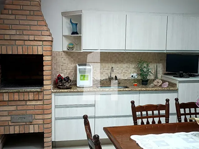 Sobrado 4 quartos e 3 banheiros, à venda, no bairro Jardim Santa Cecília em Guarulhos