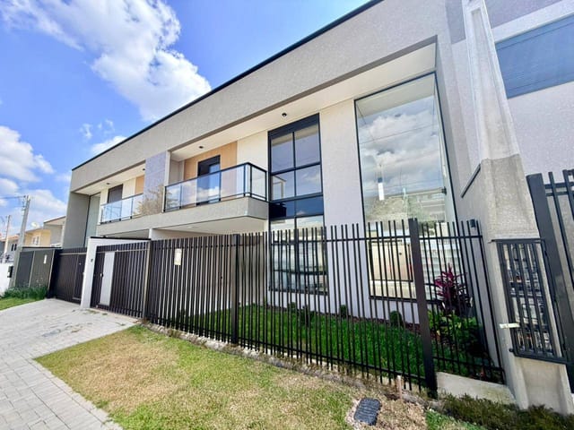 Sobrado com 150m² 3 quartos e 3 banheiros, à venda, no bairro Cidade Jardim em São José dos Pinhais