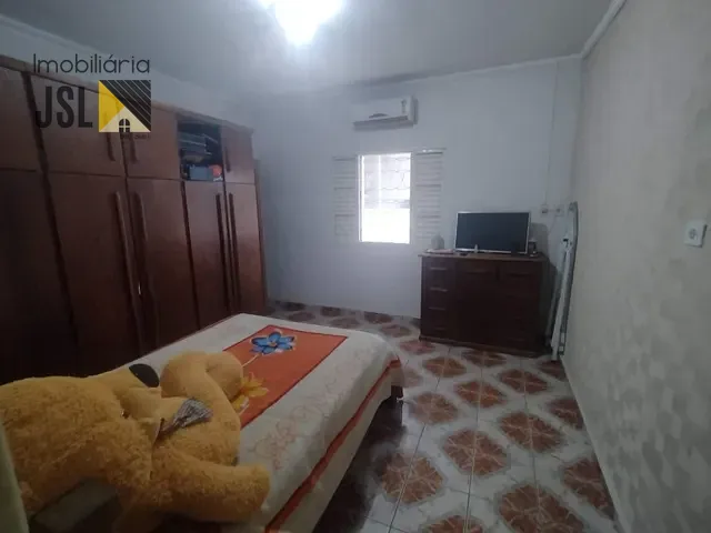 Sobrado com 300m², à venda ou para alugar, no bairro Centro em Caçapava