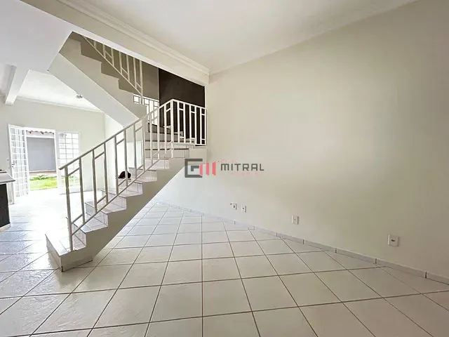 Sobrado com 125m² 3 quartos e 3 banheiros, à venda, no bairro Jardim Tarumã em Londrina