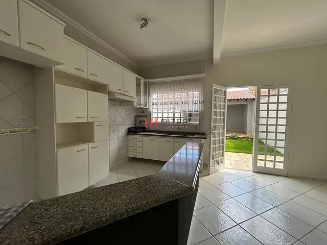 Sobrado com 125m² 3 quartos e 3 banheiros, à venda, no bairro Jardim Tarumã em Londrina