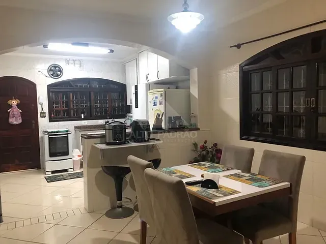 Sobrado com 218m² 4 quartos e 4 banheiros, à venda, no bairro Jardim Estrela em Mauá