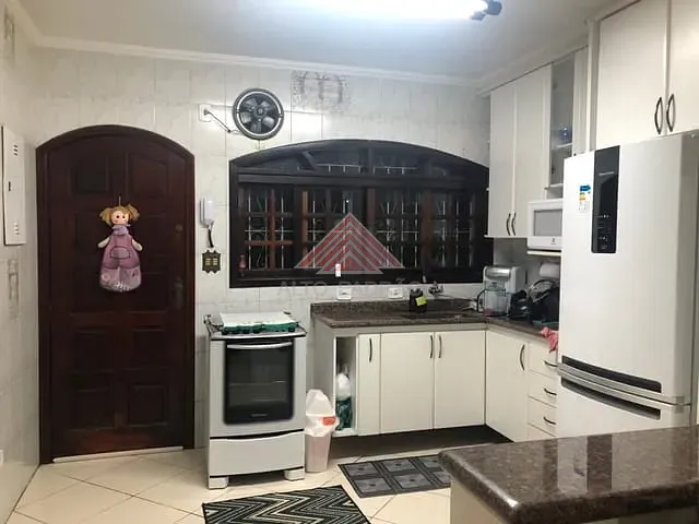 Sobrado com 218m² 4 quartos e 4 banheiros, à venda, no bairro Jardim Estrela em Mauá