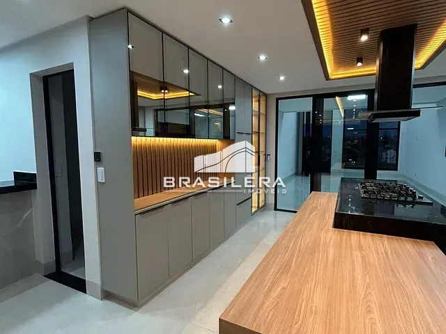 Casa com 313m² 4 quartos e 5 banheiros, à venda, no bairro Jardins Porto em Senador Canedo