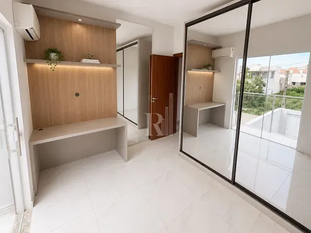 Sobrado 2 quartos e 1 banheiro, à venda, no bairro XV de Novembro em Tijucas
