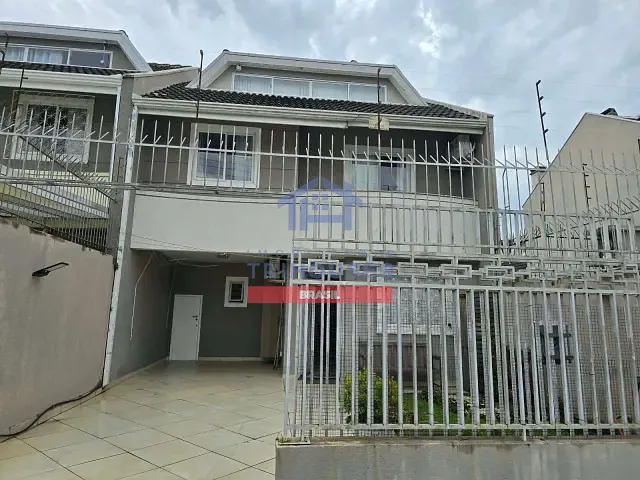 Sobrado 3 quartos e 4 banheiros, à venda, no bairro Xaxim em Curitiba