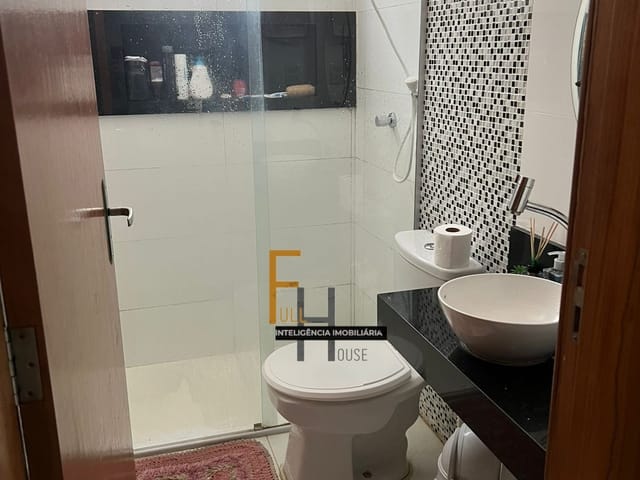 Sobrado 3 quartos e 3 banheiros, à venda, no bairro Residencial Flórida em Goiânia