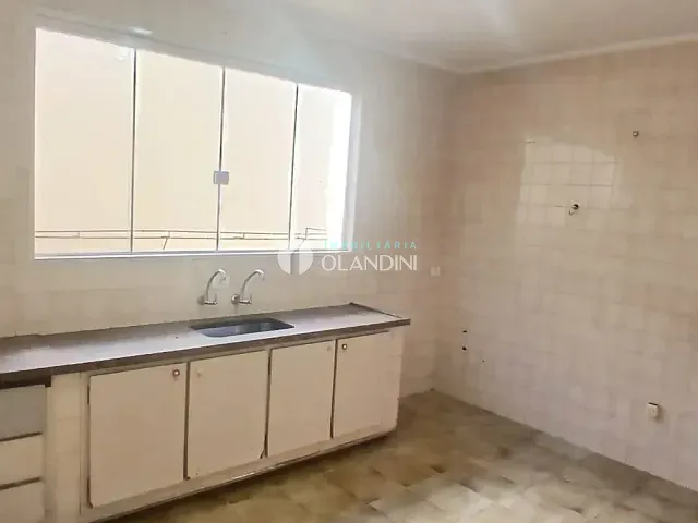 Sobrado com 300m² 3 quartos e 2 banheiros, à venda, no bairro Jd José Alves Carneiro em Artur Nogueira