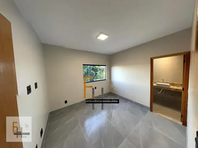 Sobrado com 180m² 3 quartos e 2 banheiros, à venda, no bairro Garavelo Residencial Park em Aparecida de Goiânia