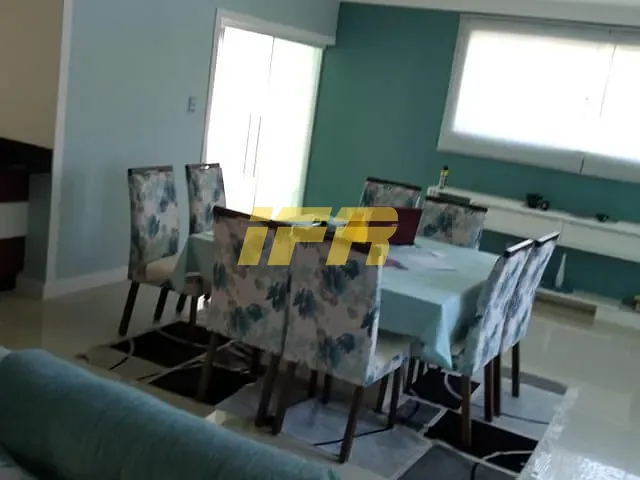 Sobrado com 300m² 3 quartos e 5 banheiros, à venda, no bairro Campos do Conde Louvre em Tremembé