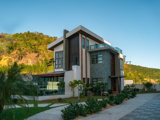 Sobrado com 420m² 3 quartos e 4 banheiros, à venda, no bairro Ressacada em Itajaí