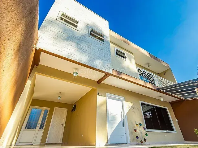 Sobrado com 340m² 4 quartos e 4 banheiros, à venda, no bairro Boqueirão em Curitiba