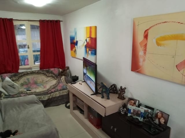 Casa com 160m² 3 quartos e 1 banheiro, à venda, no bairro Centro em Pelotas