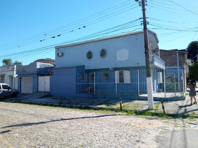 Casa com 160m² 3 quartos e 1 banheiro, à venda, no bairro Centro em Pelotas