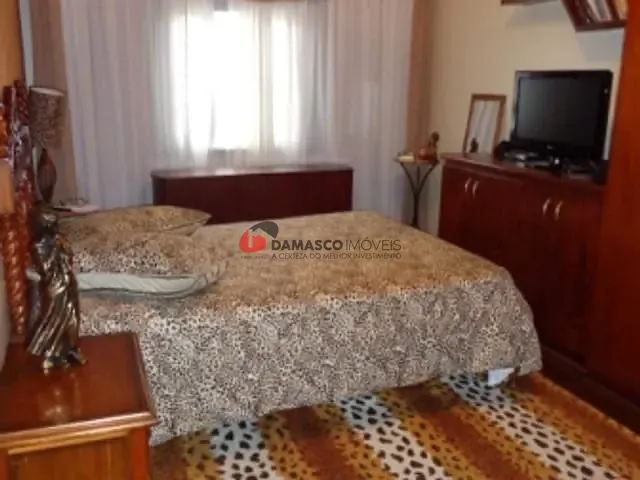 Sobrado com 298m² 4 quartos e 1 banheiro, à venda, no bairro Olímpico em São Caetano do Sul
