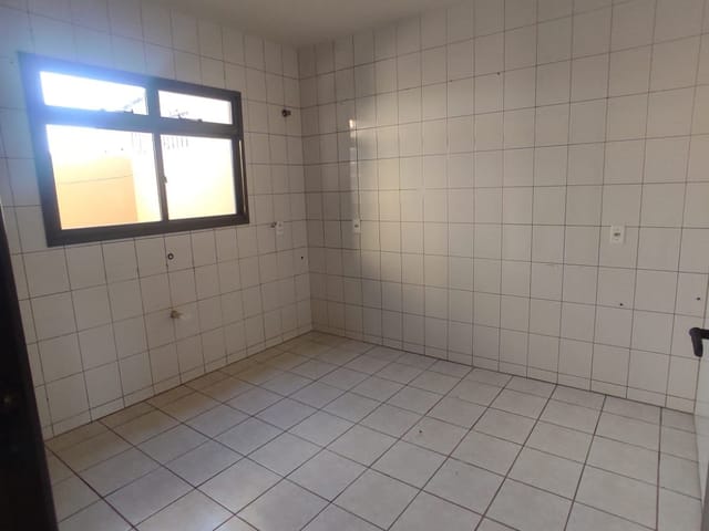 Sobrado com 100m² 3 quartos e 1 banheiro, para alugar, no bairro São Pedro em São José dos Pinhais
