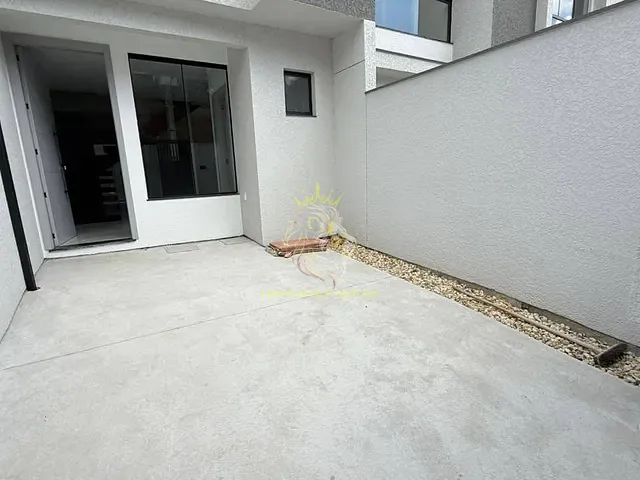 Sobrado 2 quartos e 3 banheiros, à venda, no bairro Santa Regina em Camboriú