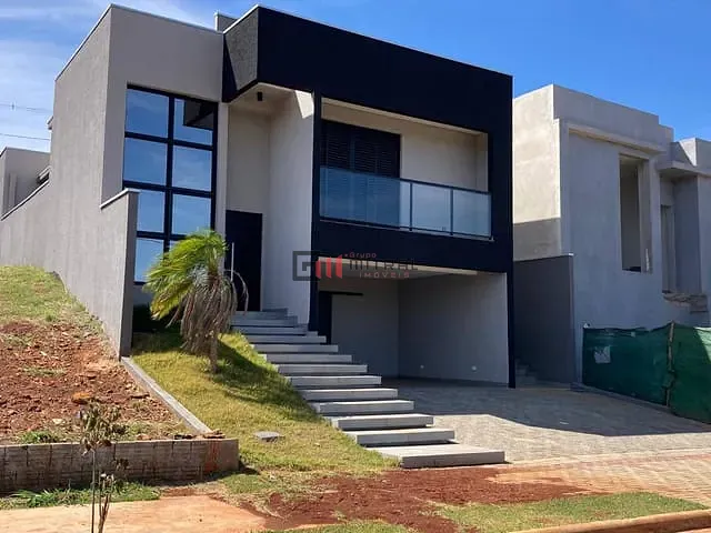Sobrado com 263m² 3 quartos e 5 banheiros, à venda ou para alugar, no bairro Gleba Simon Frazer em Londrina