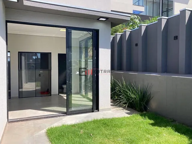 Sobrado com 263m² 3 quartos e 5 banheiros, à venda ou para alugar, no bairro Gleba Simon Frazer em Londrina