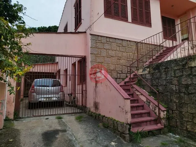 Sobrado com 580m² 4 quartos e 2 banheiros, à venda, no bairro Cascata em Porto Alegre