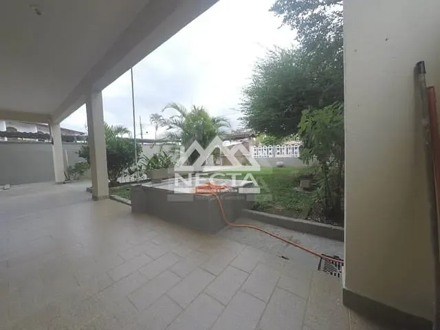 Sobrado com 500m² 4 quartos e 4 banheiros, à venda, no bairro Porto Novo em Caraguatatuba
