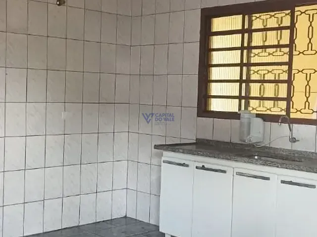 Sobrado com 300m² 3 quartos e 2 banheiros, à venda ou para alugar, no bairro Cidade Morumbi em São José dos Campos