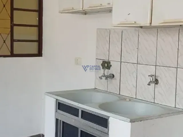 Sobrado com 300m² 3 quartos e 2 banheiros, à venda ou para alugar, no bairro Cidade Morumbi em São José dos Campos