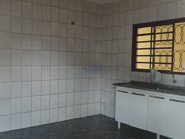 Sobrado com 300m² 3 quartos e 2 banheiros, à venda ou para alugar, no bairro Cidade Morumbi em São José dos Campos