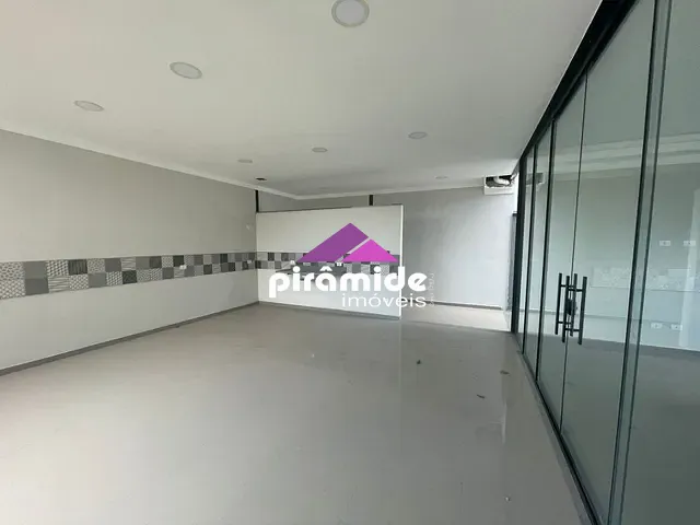 Sobrado com 300m² 4 quartos e 4 banheiros, à venda, no bairro Jardim Santa Tereza em Taubaté