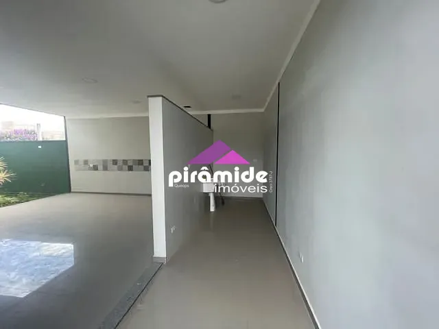 Sobrado com 300m² 4 quartos e 4 banheiros, à venda, no bairro Jardim Santa Tereza em Taubaté