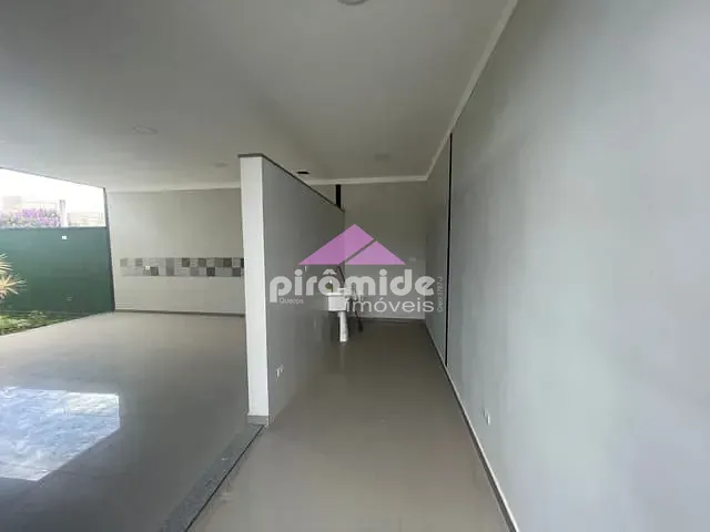 Sobrado com 300m² 4 quartos e 4 banheiros, à venda, no bairro Jardim Santa Tereza em Taubaté