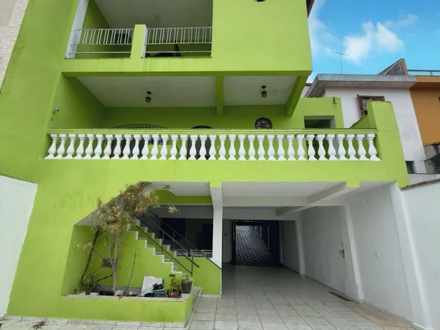 Sobrado 3 quartos e 4 banheiros, à venda, no bairro Vila Vitória em Santo André