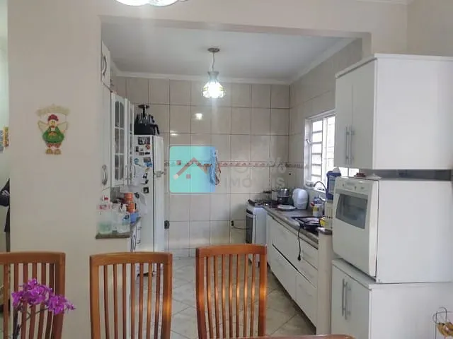 Sobrado com 250m² 4 quartos e 2 banheiros, à venda, no bairro Bosque dos Eucaliptos em São José dos Campos