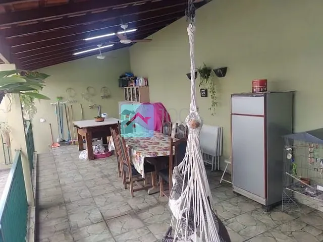 Sobrado com 250m² 4 quartos e 2 banheiros, à venda, no bairro Bosque dos Eucaliptos em São José dos Campos