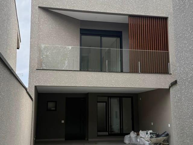 Sobrado com 160m² 3 quartos e 4 banheiros, à venda, no bairro Jardim das Américas em Curitiba