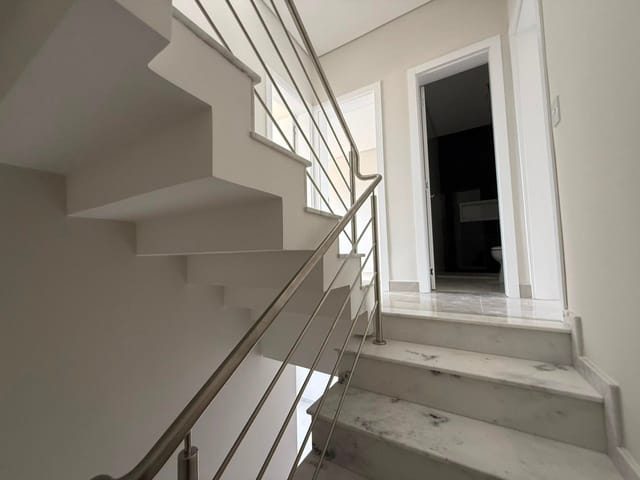 Sobrado com 160m² 3 quartos e 4 banheiros, à venda, no bairro Jardim das Américas em Curitiba