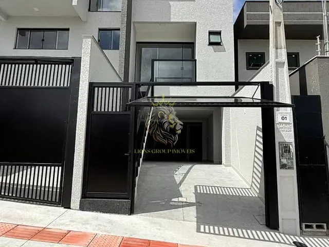 Sobrado 2 quartos e 3 banheiros, à venda, no bairro Santa Regina em Camboriú