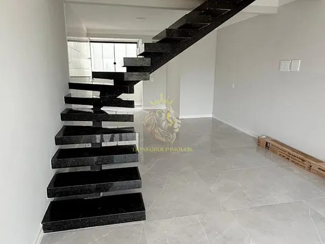 Sobrado 2 quartos e 3 banheiros, à venda, no bairro Santa Regina em Camboriú