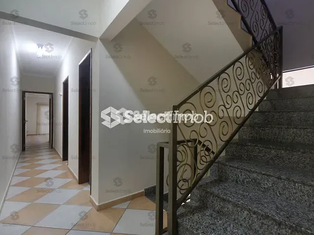 Sobrado com 390m² 4 quartos e 3 banheiros, à venda, no bairro Jardim Guapituba em Mauá