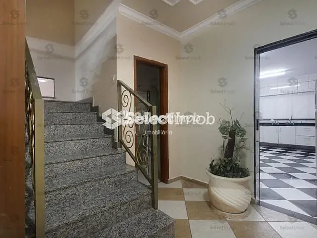 Sobrado com 390m² 4 quartos e 3 banheiros, à venda, no bairro Jardim Guapituba em Mauá
