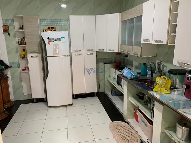 Sobrado com 140m² 4 quartos e 3 banheiros, à venda, no bairro Campo dos Alemães em São José dos Campos