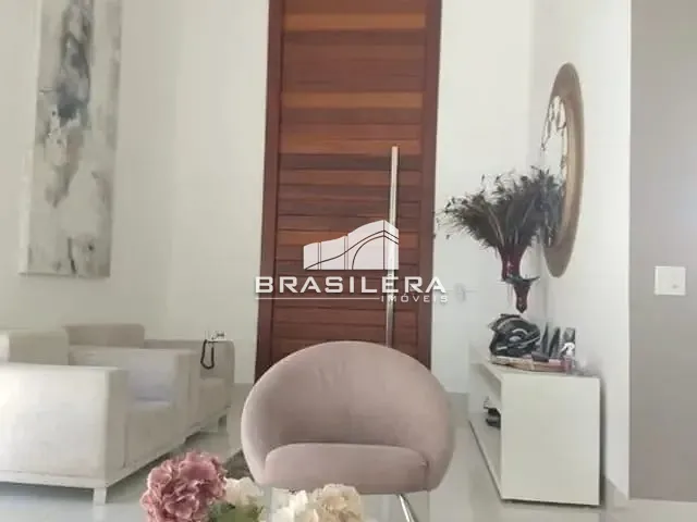 Casa com 410m² 4 quartos e 5 banheiros, à venda, no bairro Jardins Madri em Goiânia